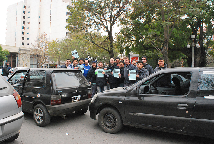 En caravana, pidieron reactivar producción en la Fábrica Militar