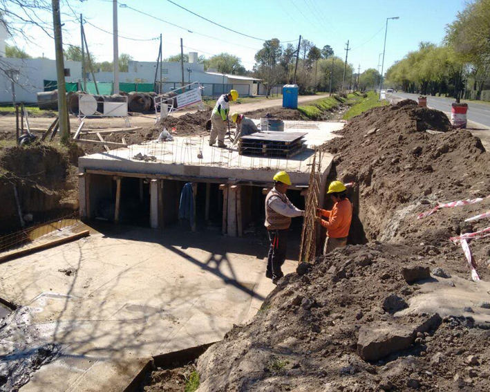 Avanza la construcción de alcantarillas y otras obras