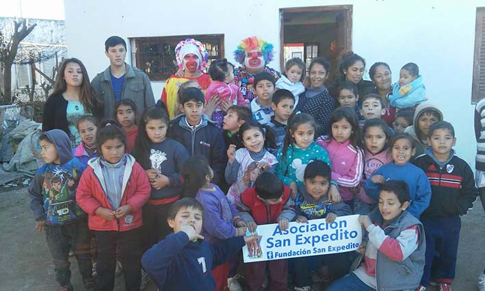 El desafío de hacer felices a cuatro mil pequeños