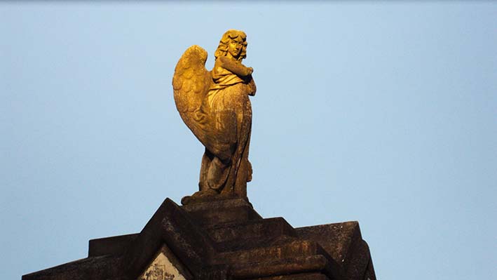 Blues para un guardián de piedra