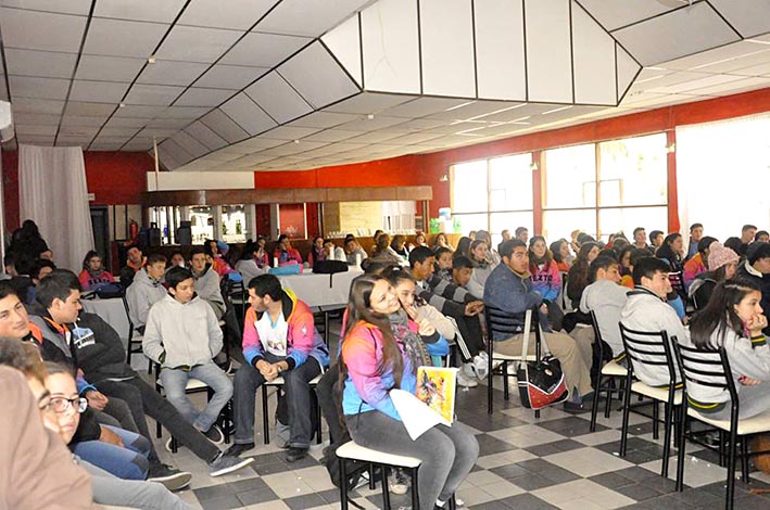 Los jóvenes abordaron el cooperativismo