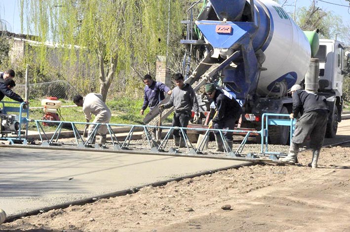 Pavimentan calles Yrigoyen y Tucumán