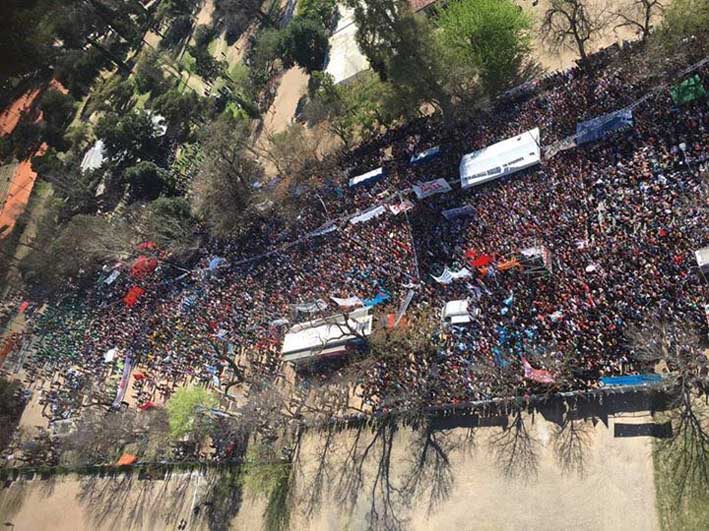 Una multitud frente a Tribunales