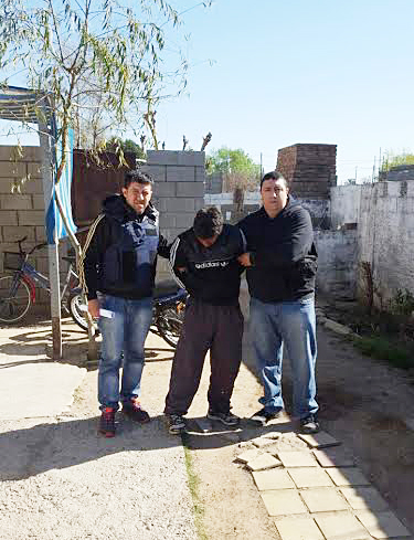 Allanamientos y dos detenidos