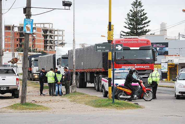 Evalúan normativa ante trampas en algunas bajas de vehículos