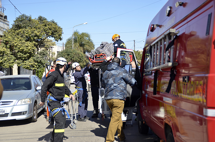 Rescataron a un operario con la escalera mecánica