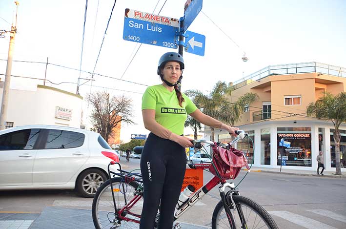 Va en bicicleta de Córdoba a Buenos Aires pidiendo justicia