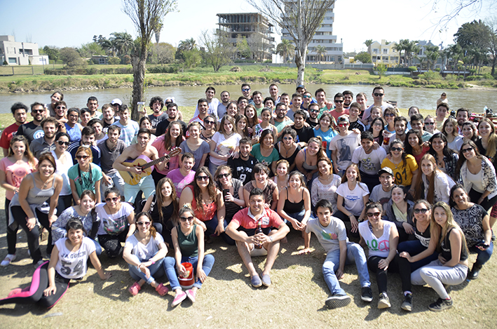 Estudiantes universitarios y terciarios coparon la costanera Estudiantes universitarios y terciarios coparon la costanera