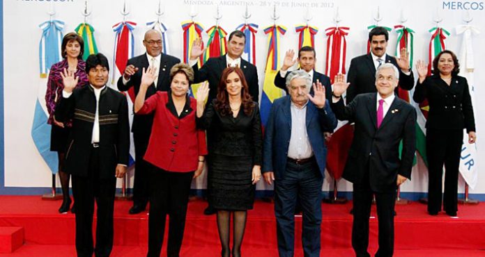 presidentes-saludando