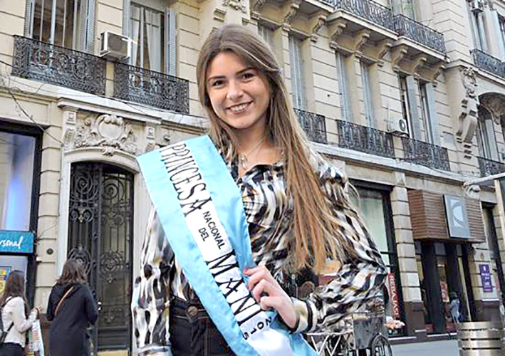 Dieron a conocer a las 12 postulantes a Reina
