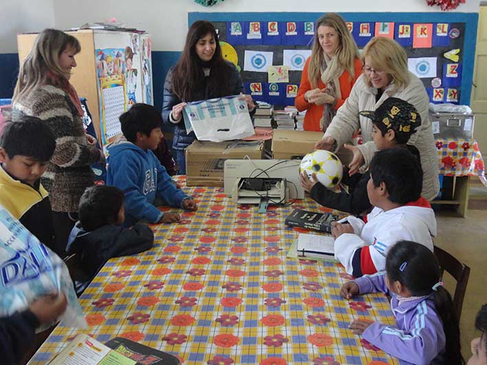 Ediles visitaron la primera escuela