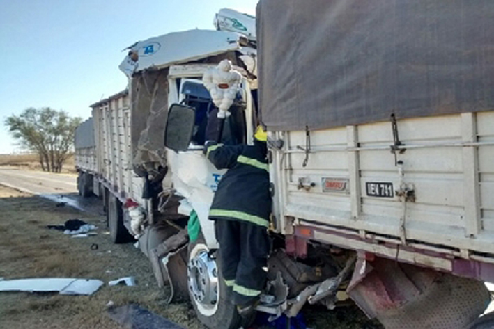 Joven chofer cabralense perdió la vida en un choque de camiones