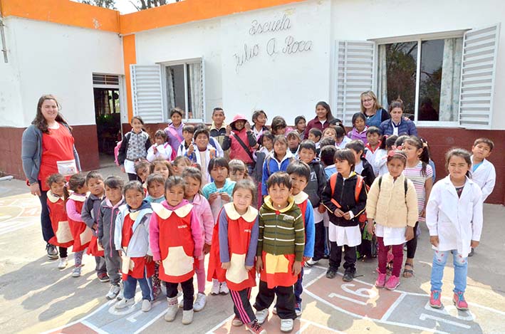 “Debemos insistir para que los chicos continúen el colegio”