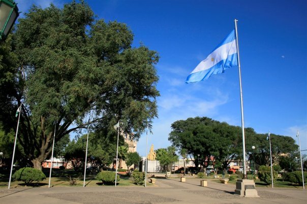 Lanzaron concurso para elegir el logo del paseo de compras