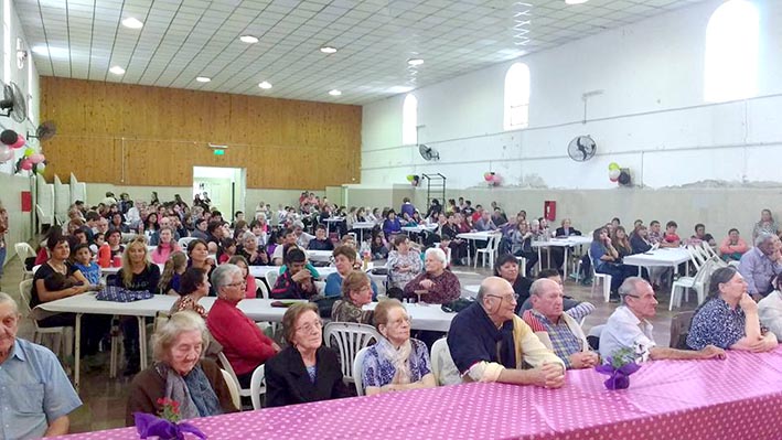 La fiesta comenzó con los mayores