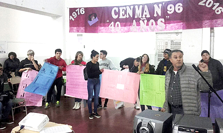 Alumnos del CENMA 96 contaron sus costumbres respecto de las redes sociales