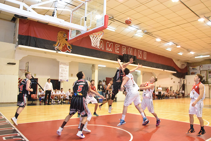 Ameghino festejó a puro triple Ameghino festejó a puro triple