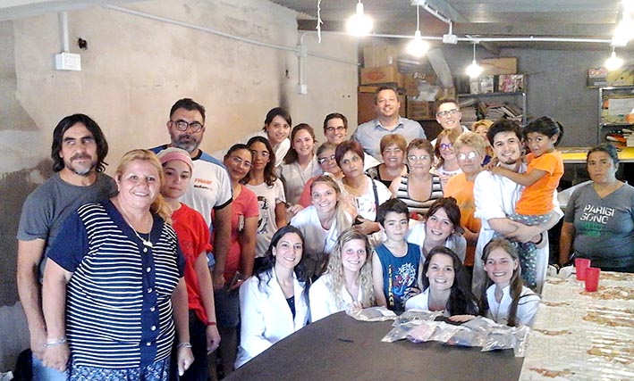 Estudiantes hicieron anteojos para vecinos de barrio La Calera Estudiantes hicieron anteojos para vecinos de barrio La Calera