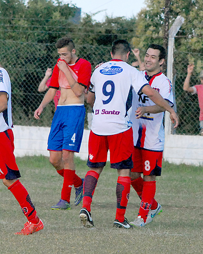 El Santo cumplió el trámite con un  gol más y dos expulsiones