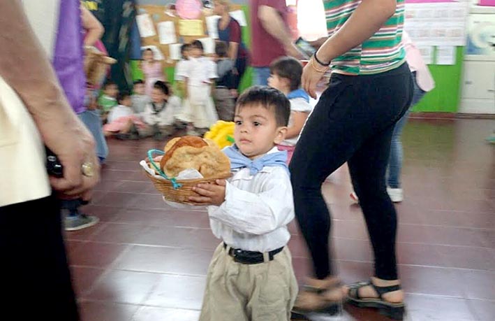 Los niños festejaron el Día de la Tradición