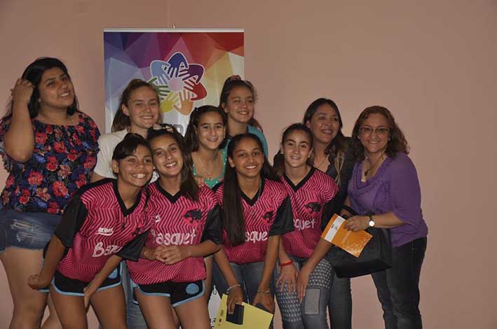 La Cooperativa distinguió a alumnos y deportistas solidarios