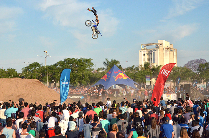 Los deportes extremos colmaron la costanera