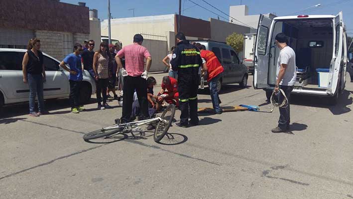 Chocó con su bicicleta  y se golpeó la cabeza