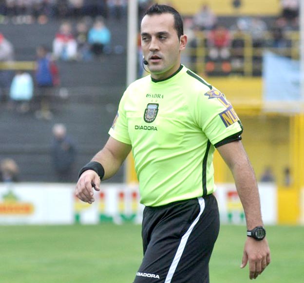 Fernando Espinoza será el árbitro de la segunda final