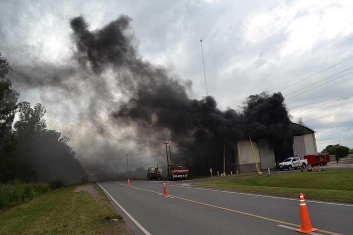 El fuego destruyó una casa precaria