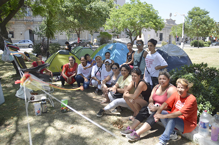 Se cumplió una semana del acampe en la plaza, “sin ninguna respuesta”