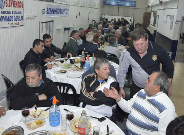 Encuentro de futbolistas en Defensores de la Boca