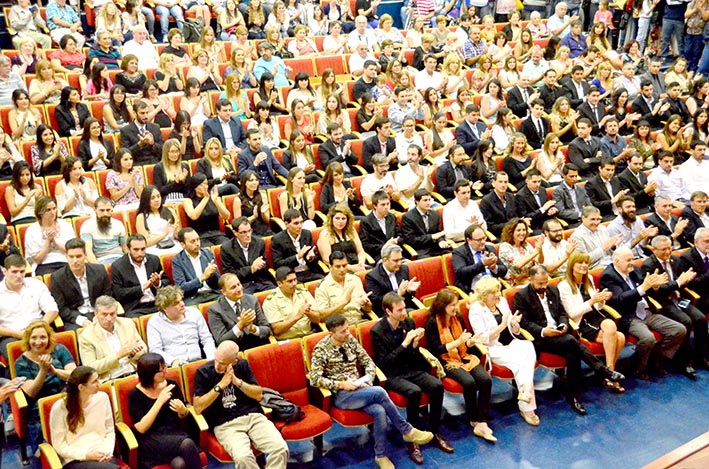 La Universidad de Villa María entregó diplomas a 104 nuevos profesionales