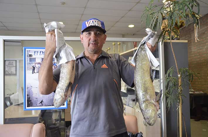 Pescó dos tarariras de más de tres kilos cada una