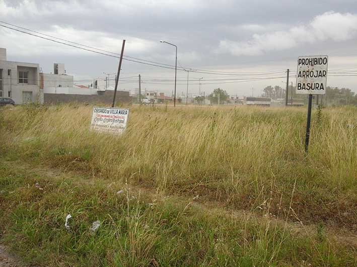 Quejas contra el Obispado por el estado de un lote