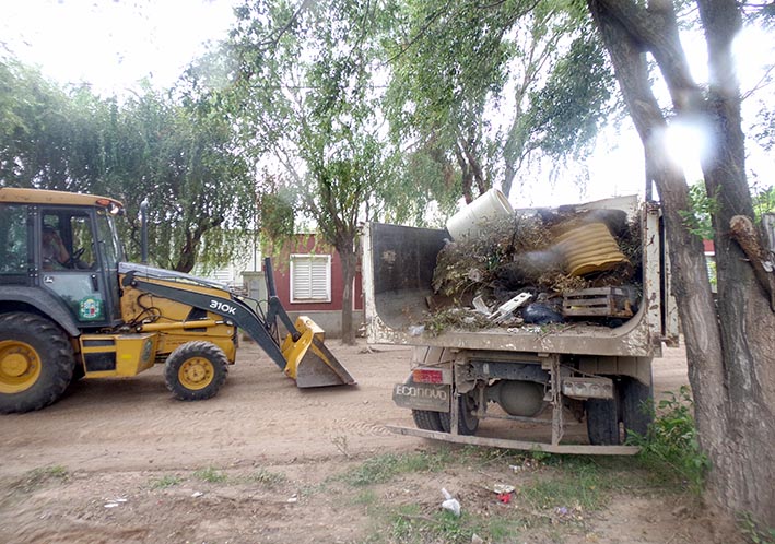 Reparan destrozos del último temporal y desarrollan campaña de descacharrado