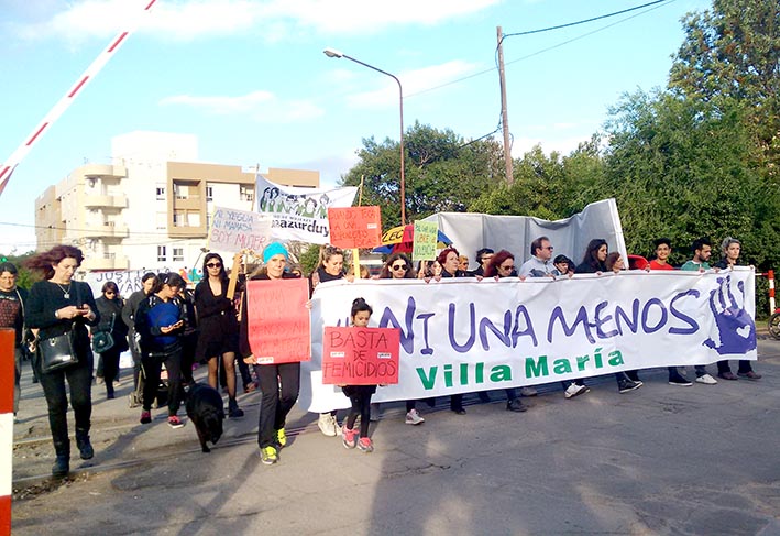 Muchas mujeres pasan horas en la Policía para poder denunciar