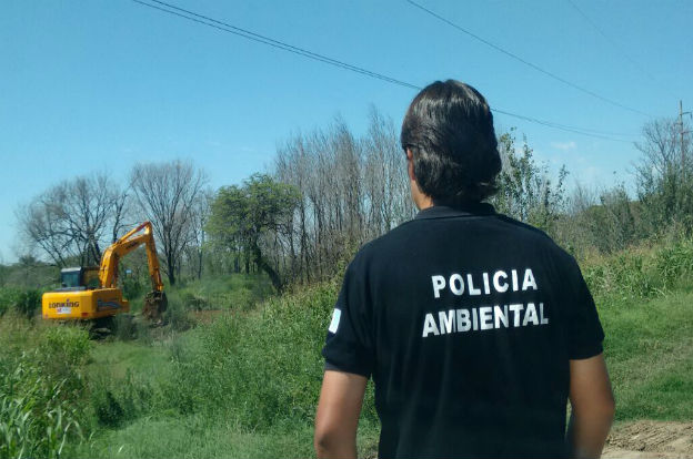 Policía Ambiental inició tareas para tapar canales clandestinos