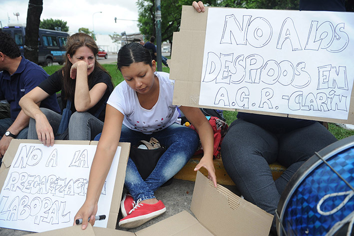 Reclaman por los despedidos de Clarín