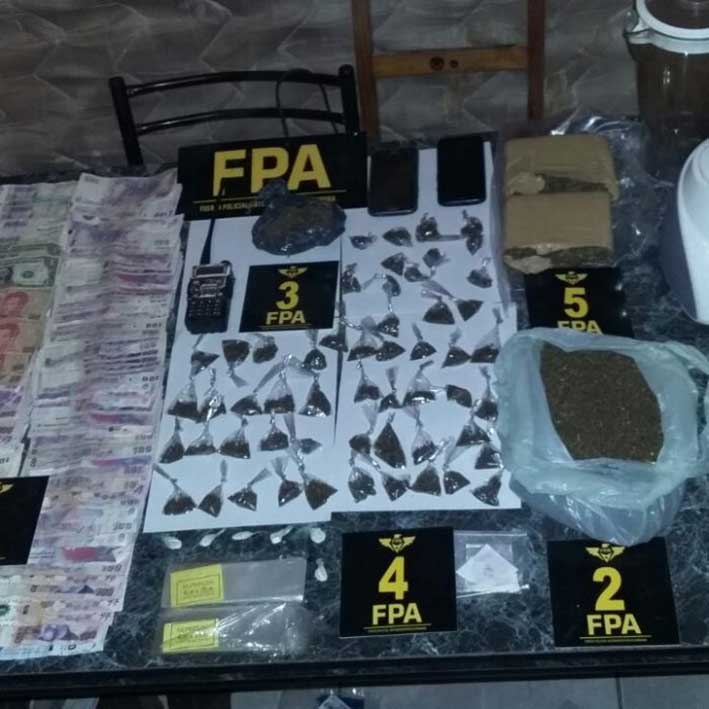 Once detenidos por venta de drogas