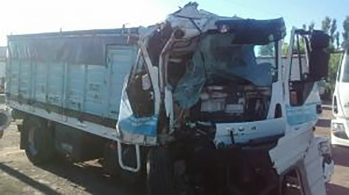 Chocó en la autopista un camión de una firma de transporte de Idiazábal