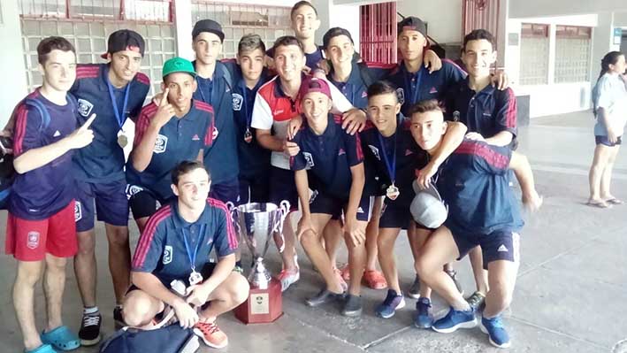 Universitario brilló en Chile: dos títulos con sus juveniles