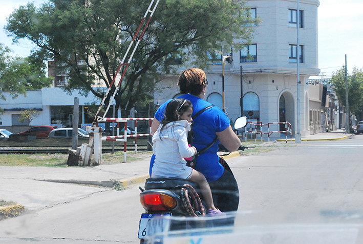 Tres de cada cuatro motociclistas no usan casco en la ciudad