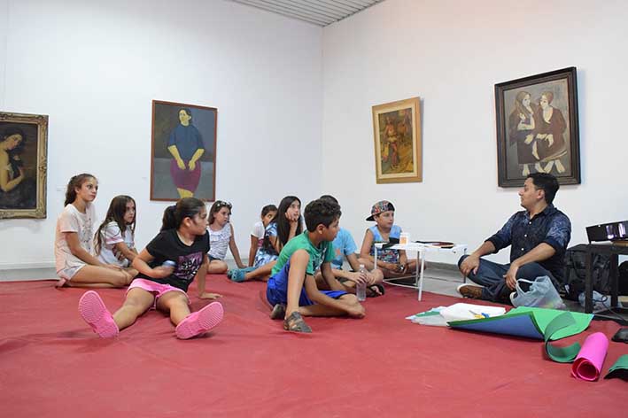 Primera piyamada con niños en el Museo
