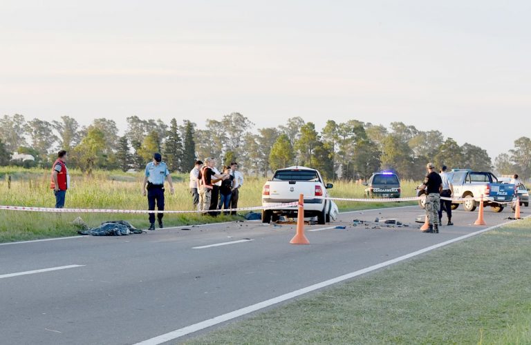 La tragedia cobró la vida de dos jóvenes motociclistas