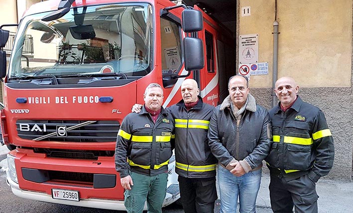 Recibieron a tres bomberos italianos
