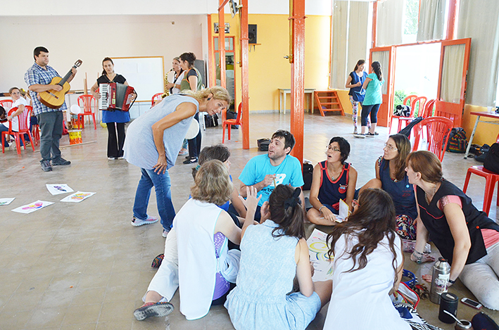 Medio centenar de educadores de toda la región asistieron a taller de capacitación