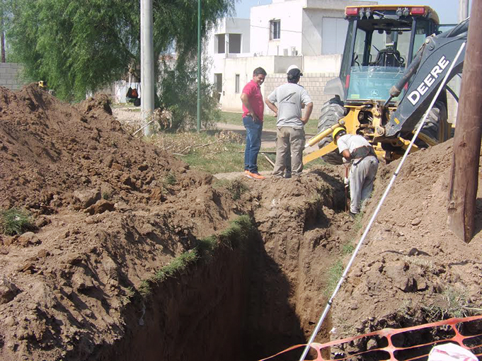 Continúan obras en desagües y calles