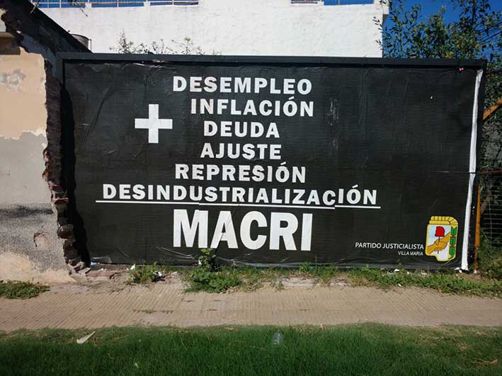 Repudian los carteles contra Macri