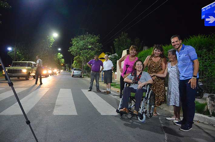 Gill inauguró la iluminación de la Savio