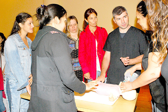 Personal del Pasteur se perfeccionó en RCP pediátrica y escorpionismo